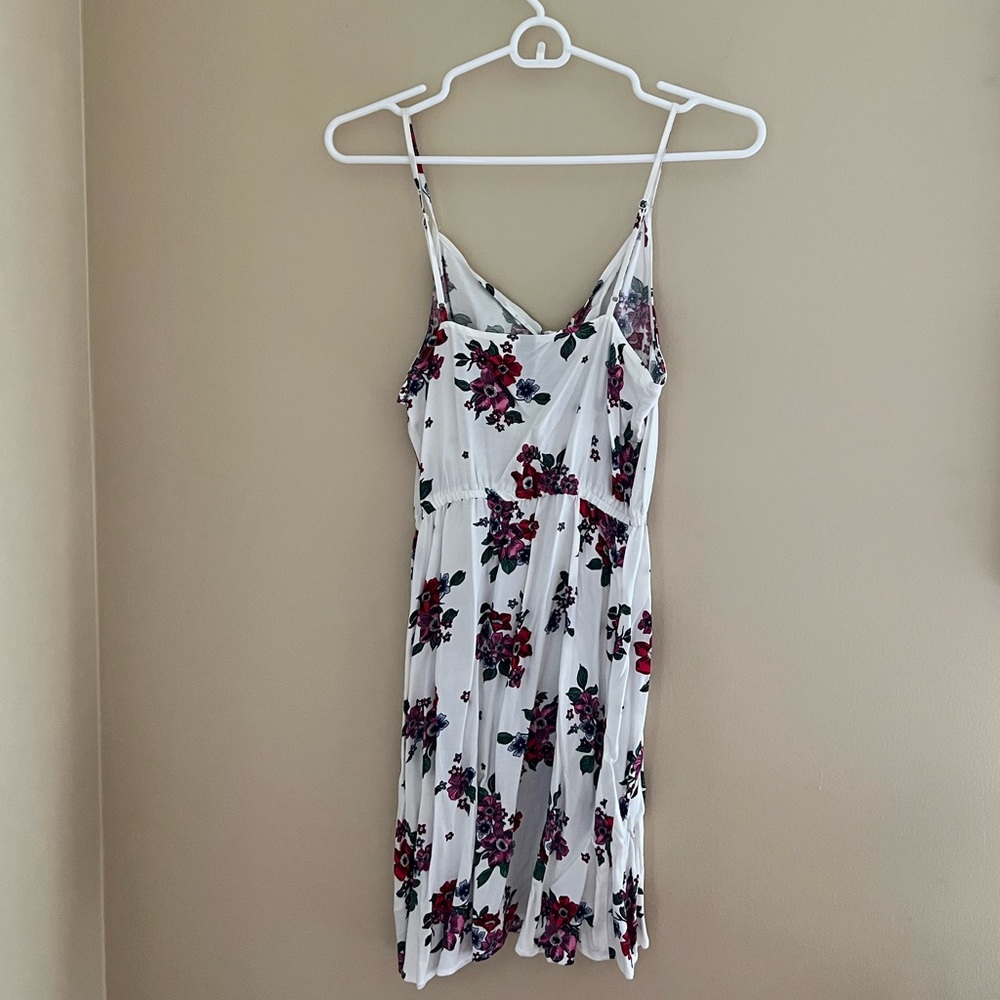 ⚪️DIVIDED: Women’s size US 4, white floral spaghetti strap dress w/small tie⚪️ - Picture 10 of 10